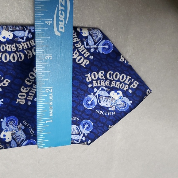 SNOOPY JOE COOLS BIKE SHOP CHARLES SHULTZ PEANUTS Mens Neck Tie - NEW - Picture 2 of 7